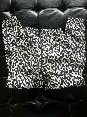 Hot Chillys leopard sweat pants